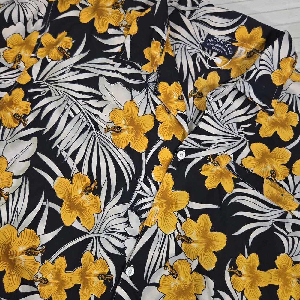 Pacific & Co Black & Gold Button Down‎ Large
